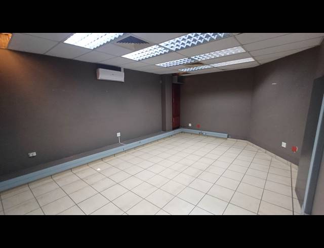 500M² WAREHOUSE TO LET IN VINTONIA